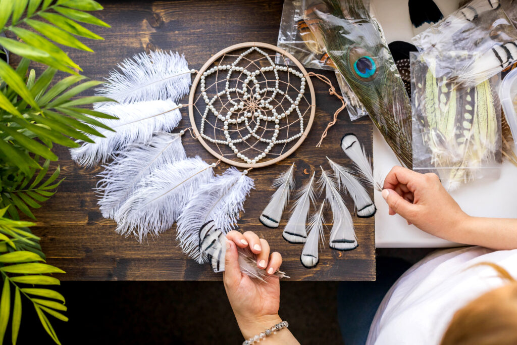 Top,View,Female,Craftsman,Hands,Creating,Traditional,Dreamcatcher,Decor,Choosing